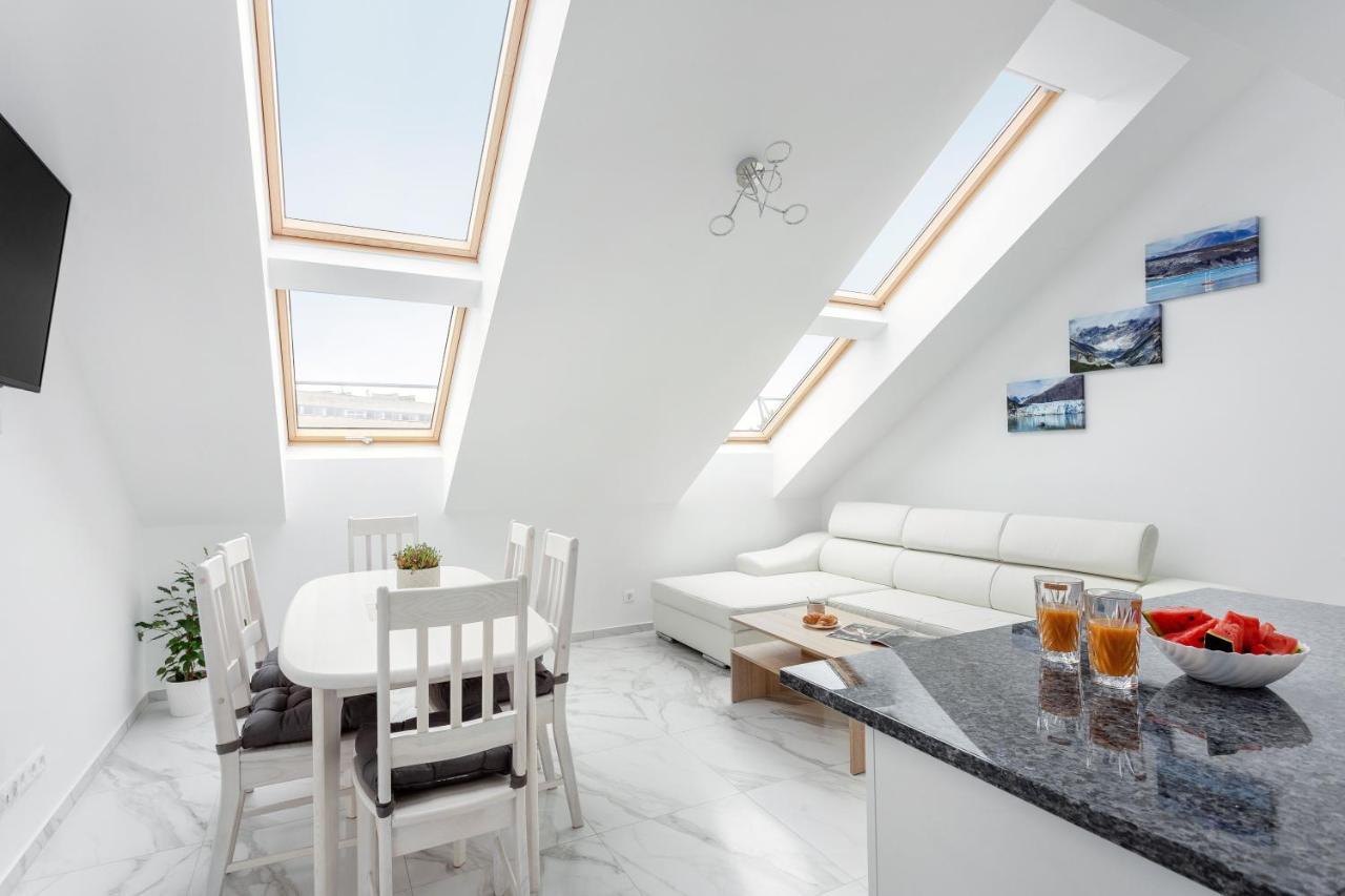 Luxurious Kaunas Basilica Apartment In Old Town By Urban Rent Exteriér fotografie